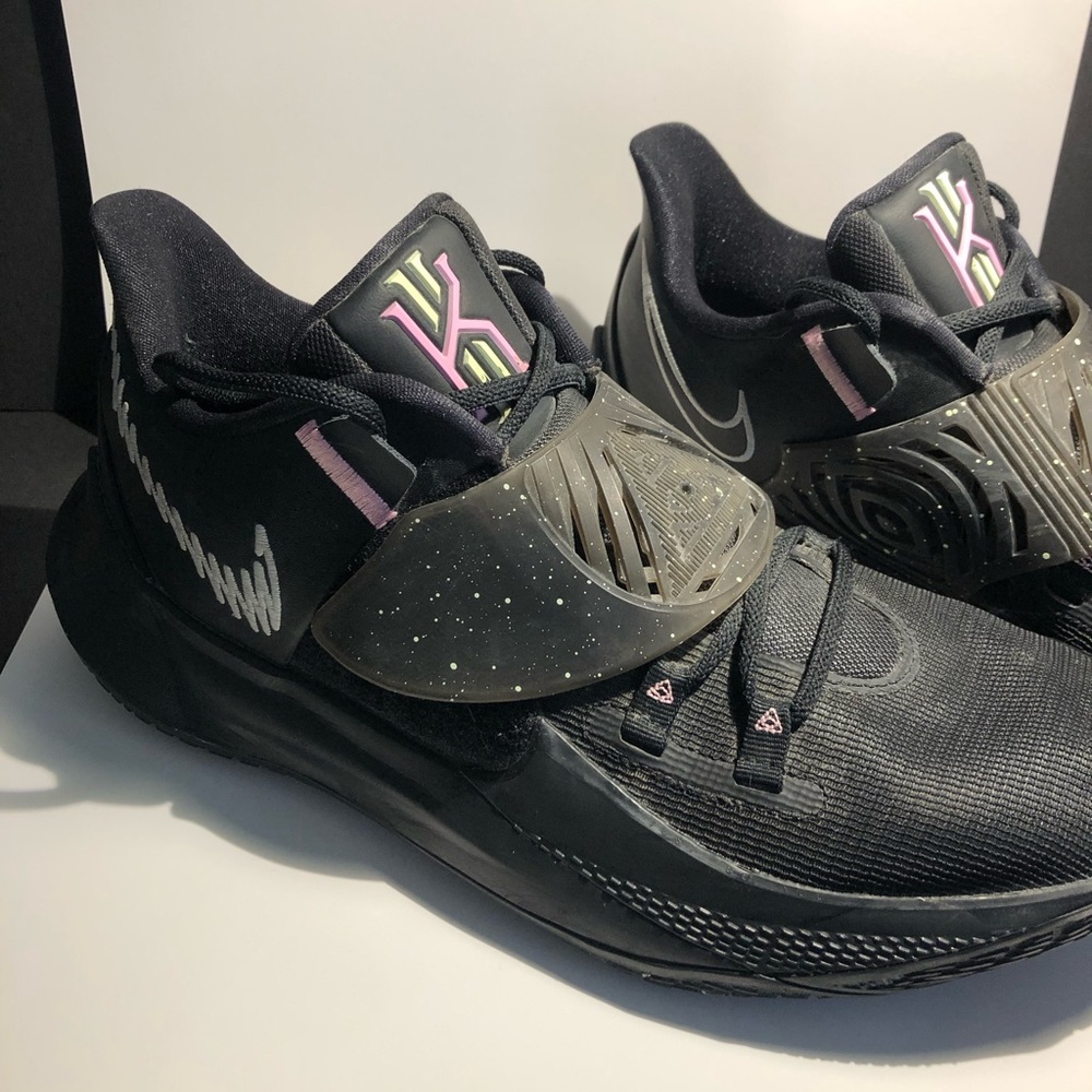 Nike Kyrie 3s (11.5) Near perfect condition - Picture 9 of 13